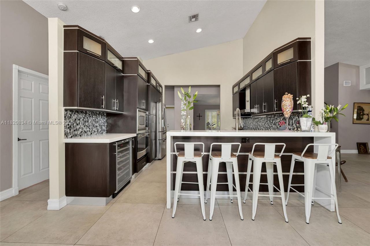 14460 Glencairn Rd, Miami Lakes, FL 33016 Photo