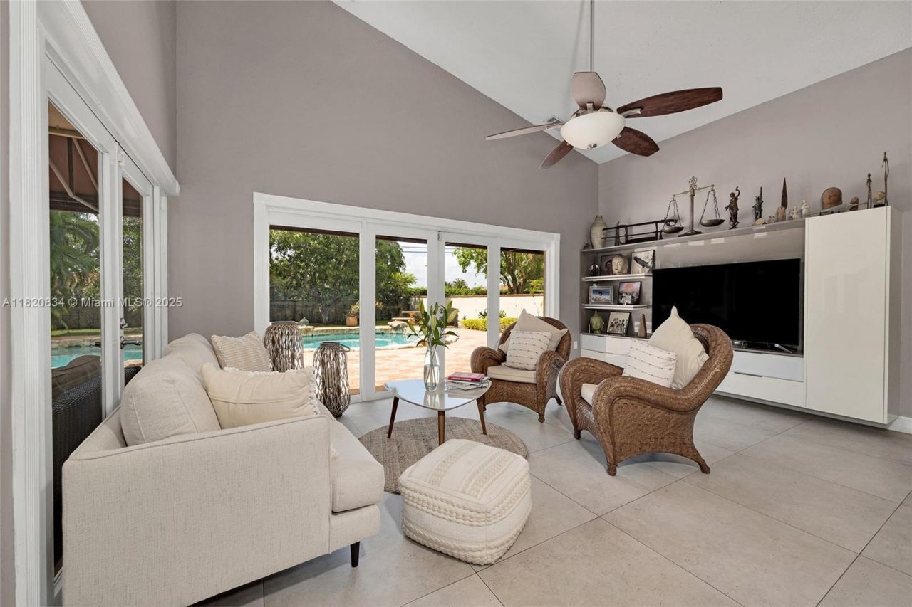 14460 Glencairn Rd, Miami Lakes, FL 33016 Photo