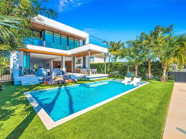 1510 Stillwater Dr, Miami Beach, FL 33141