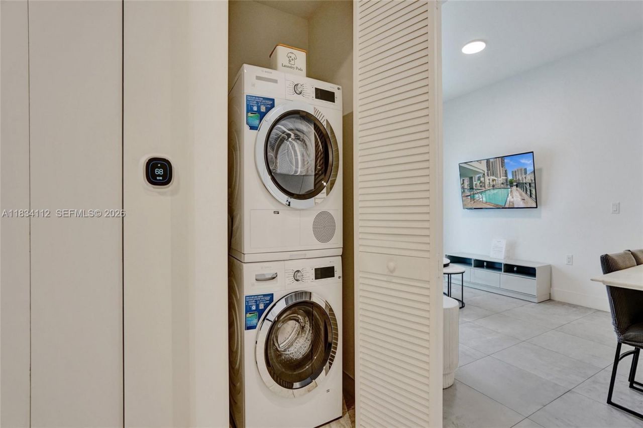 239 SW 9th St, Unit 2203, Miami, FL 33130 Photo