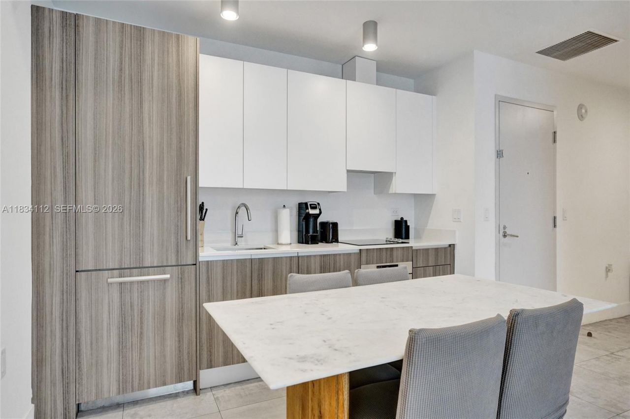 239 SW 9th St, Unit 2203, Miami, FL 33130 Photo