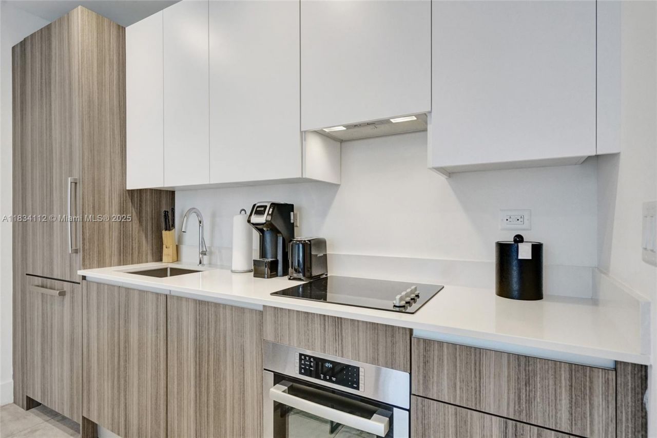 239 SW 9th St, Unit 2203, Miami, FL 33130 Photo