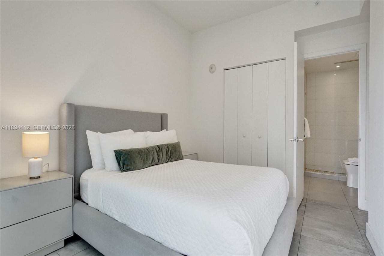 239 SW 9th St, Unit 2203, Miami, FL 33130 Photo