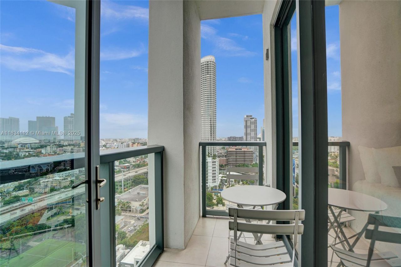 239 SW 9th St, Unit 2203, Miami, FL 33130 Photo