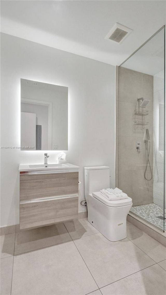 239 SW 9th St, Unit 2203, Miami, FL 33130 Photo
