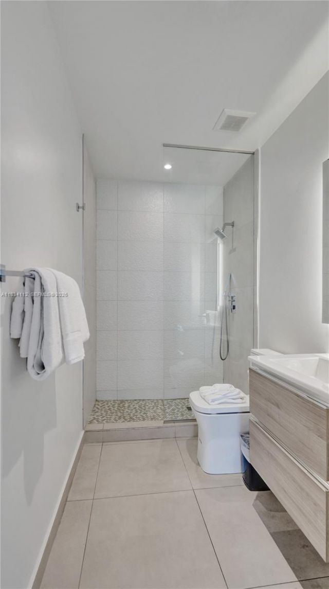 239 SW 9th St, Unit 2203, Miami, FL 33130 Photo