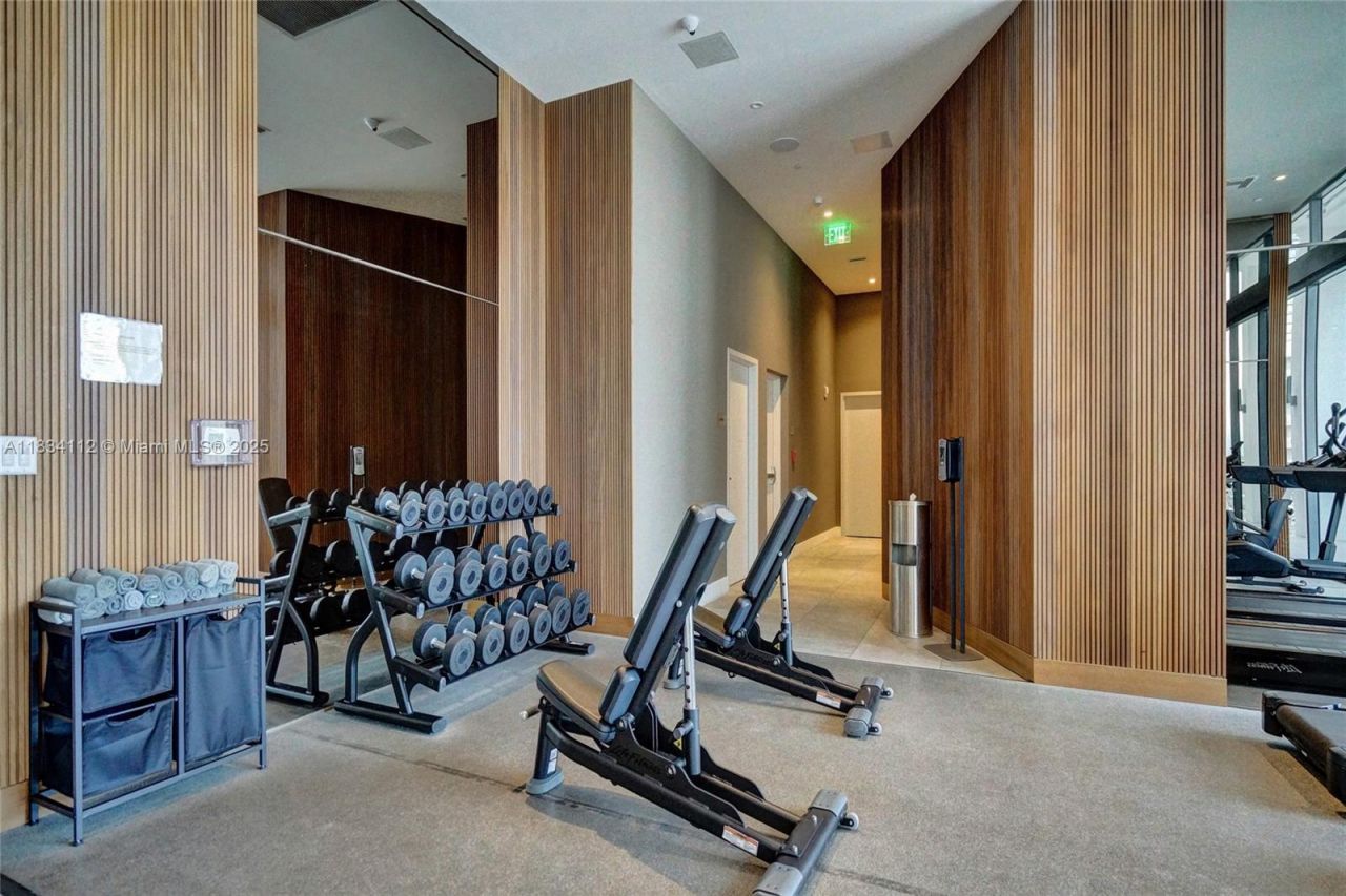 239 SW 9th St, Unit 2203, Miami, FL 33130 Photo