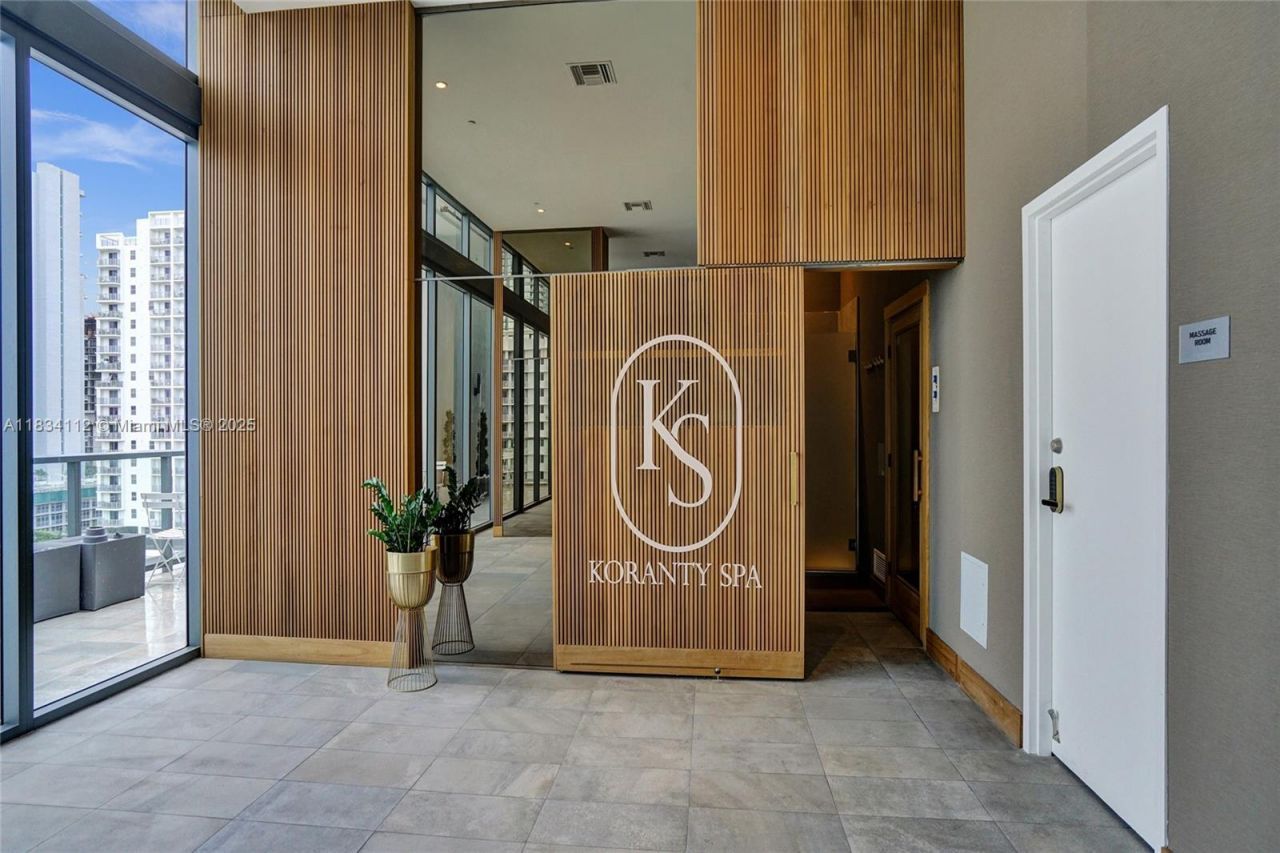 239 SW 9th St, Unit 2203, Miami, FL 33130 Photo