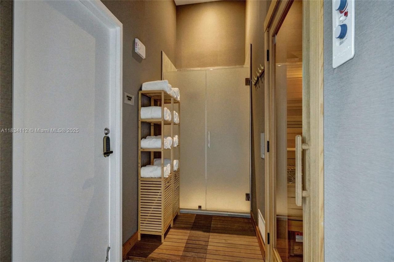 239 SW 9th St, Unit 2203, Miami, FL 33130 Photo