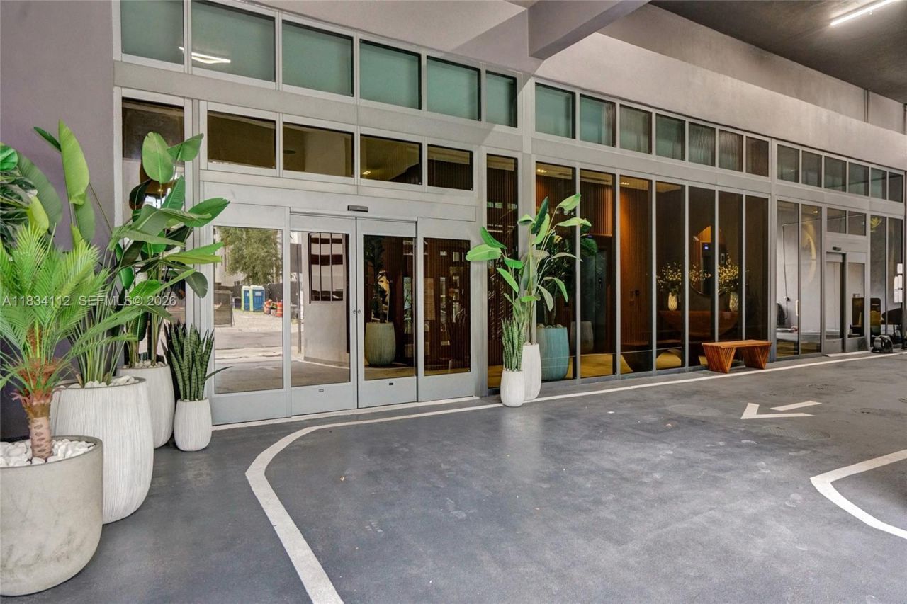 239 SW 9th St, Unit 2203, Miami, FL 33130 Photo