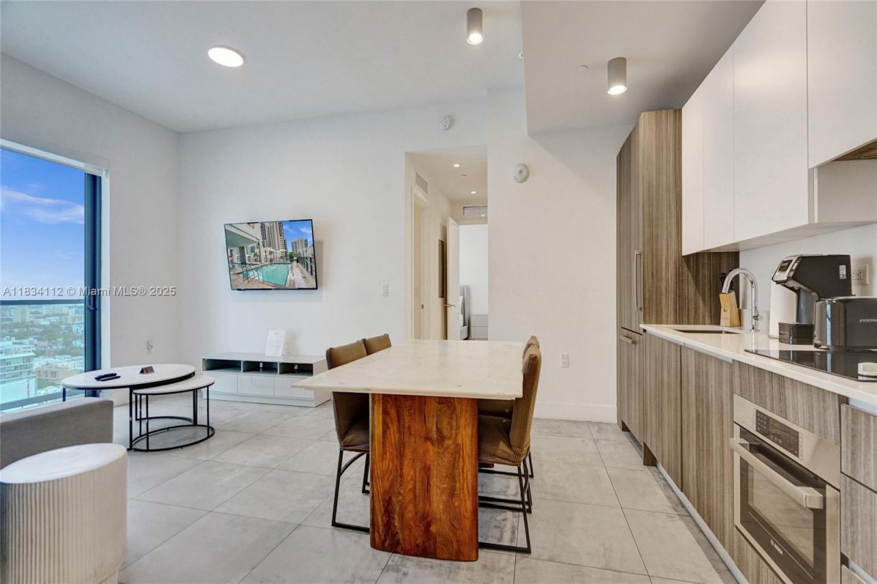 239 SW 9th St, Unit 2203, Miami, FL 33130 Photo