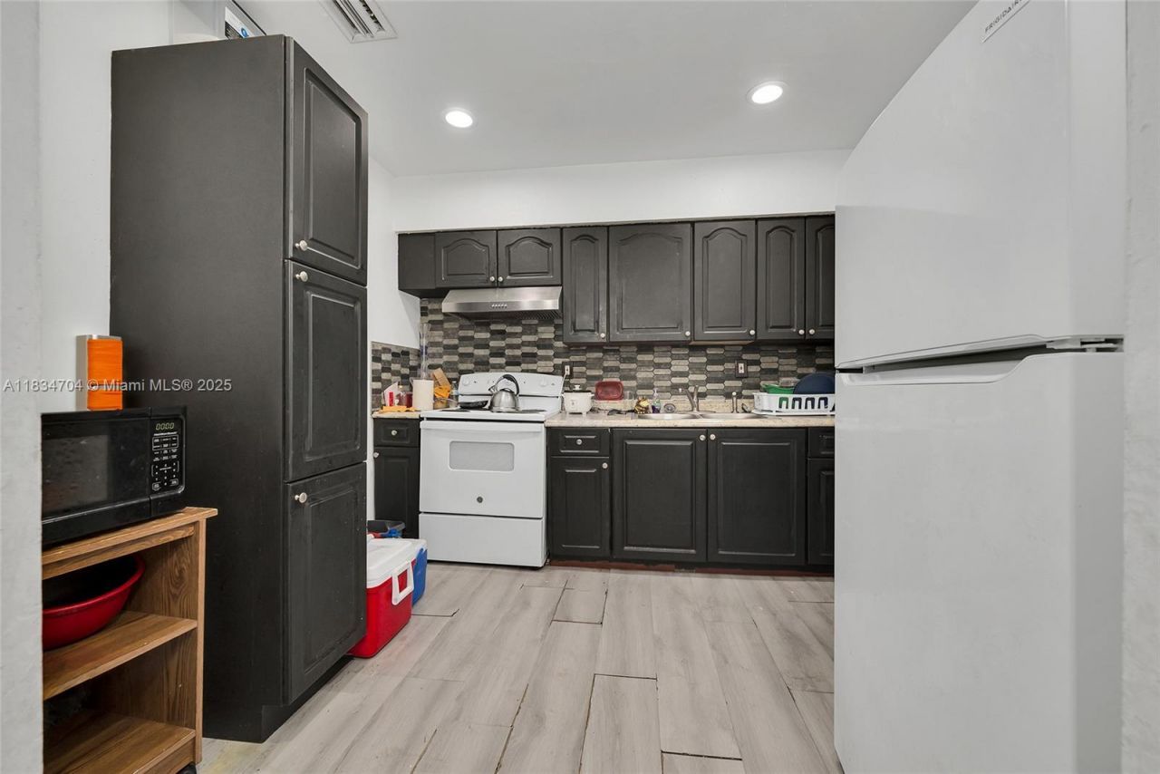 7190 NW 21st Ave, Miami, FL 33147 Photo