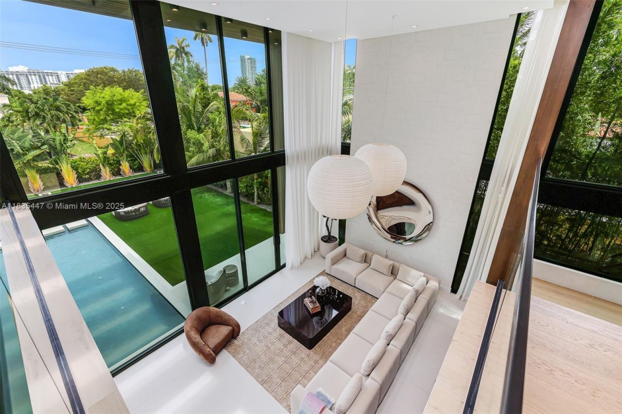 2355 Meridian Ave, Miami Beach, FL 33140 Photo