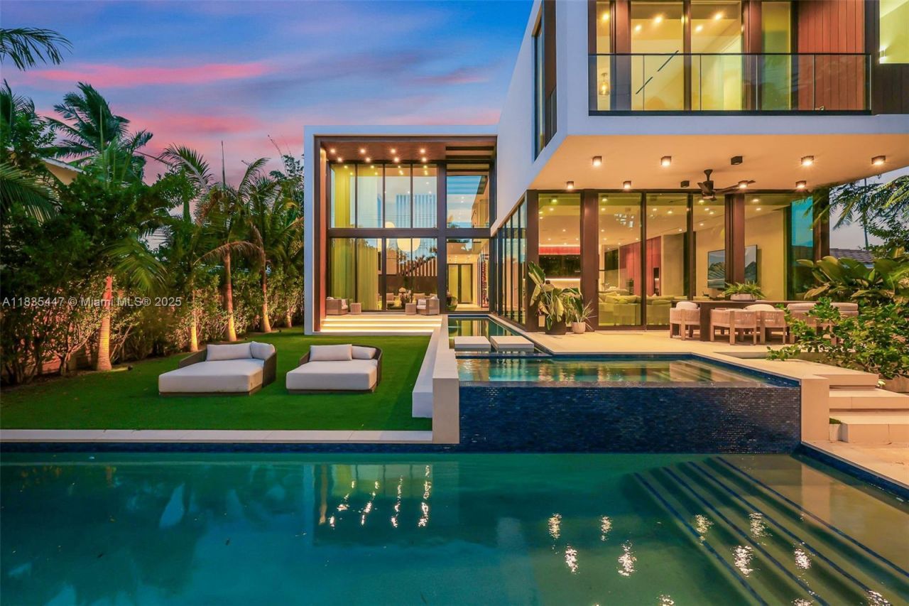 2355 Meridian Ave, Miami Beach, FL 33140 Photo