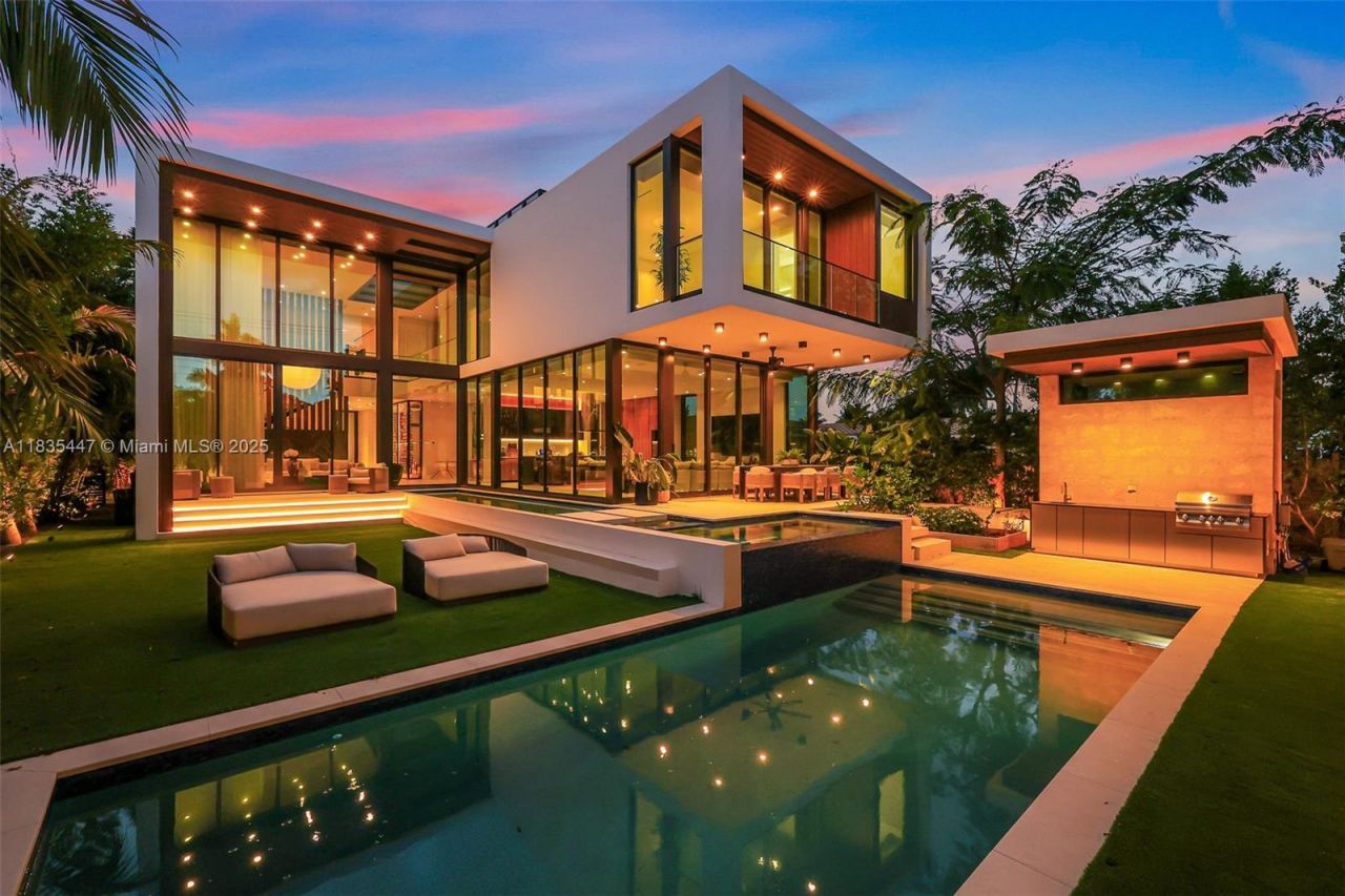 2355 Meridian Ave, Miami Beach, FL 33140 Photo