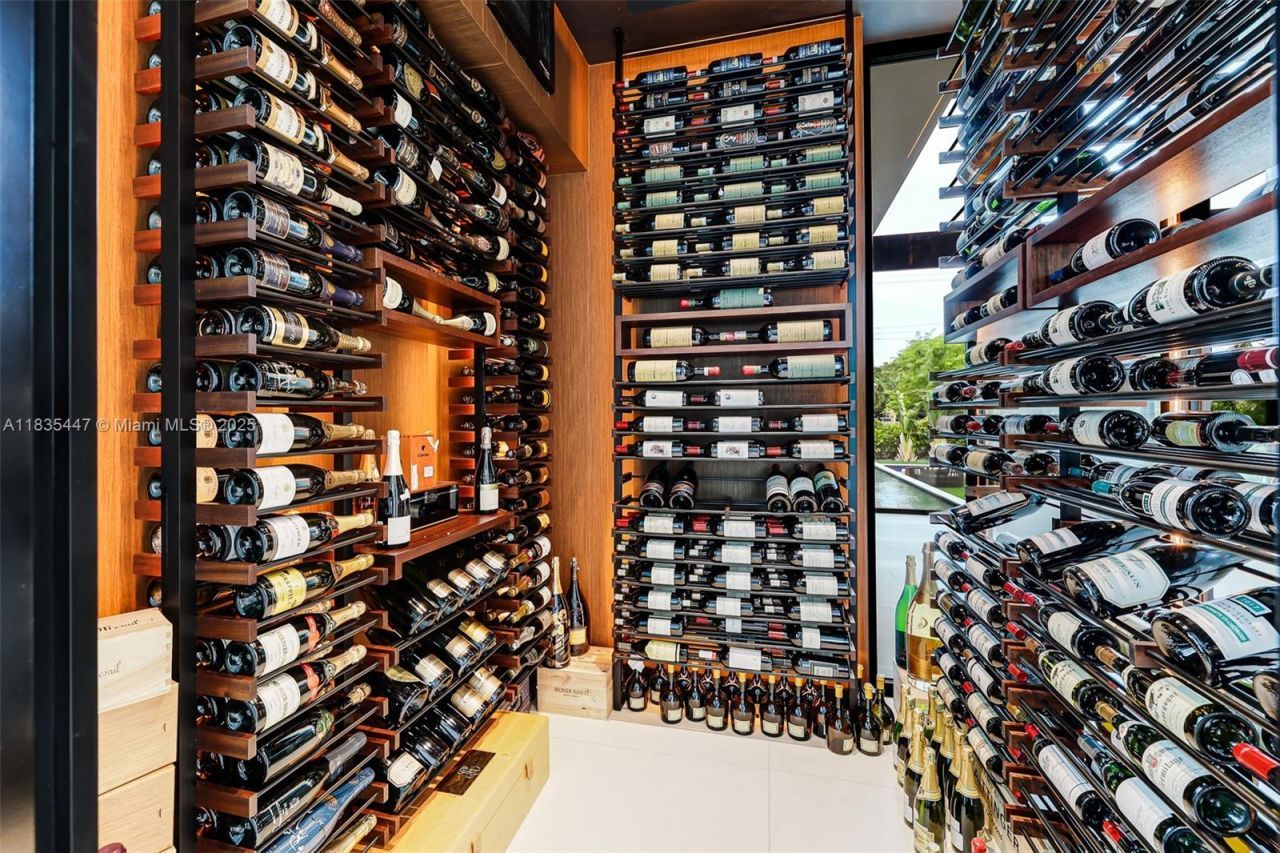 2355 Meridian Ave, Miami Beach, FL 33140 Photo