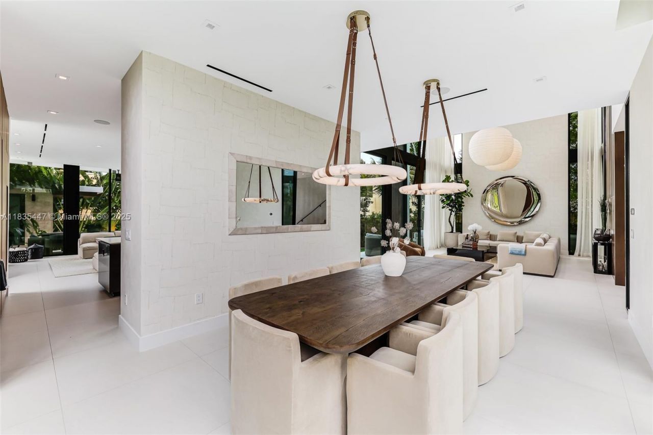 2355 Meridian Ave, Miami Beach, FL 33140 Photo