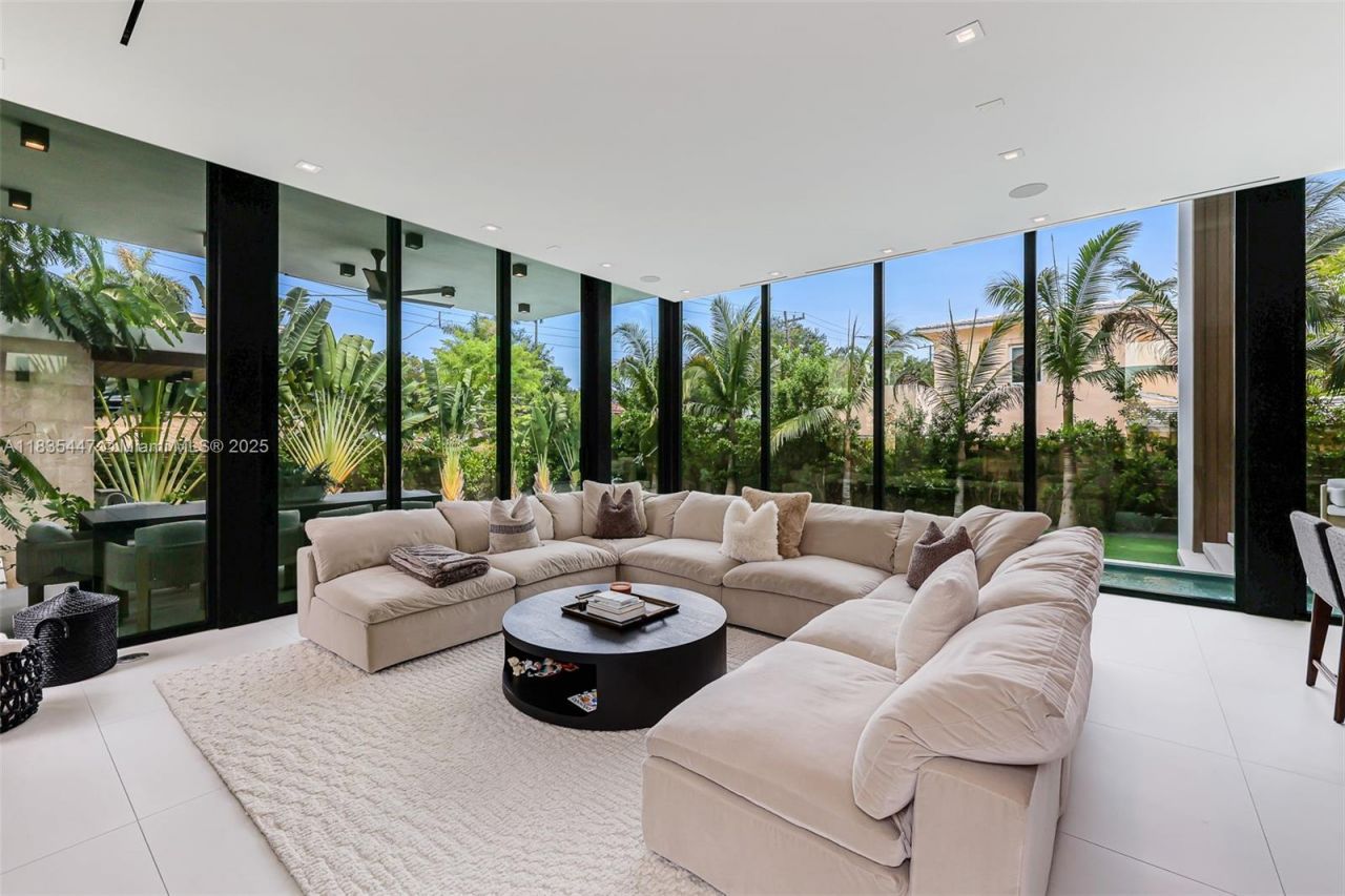 2355 Meridian Ave, Miami Beach, FL 33140 Photo