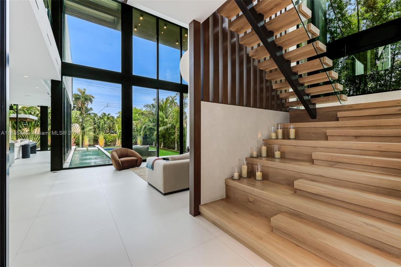 2355 Meridian Ave, Miami Beach, FL 33140 Photo