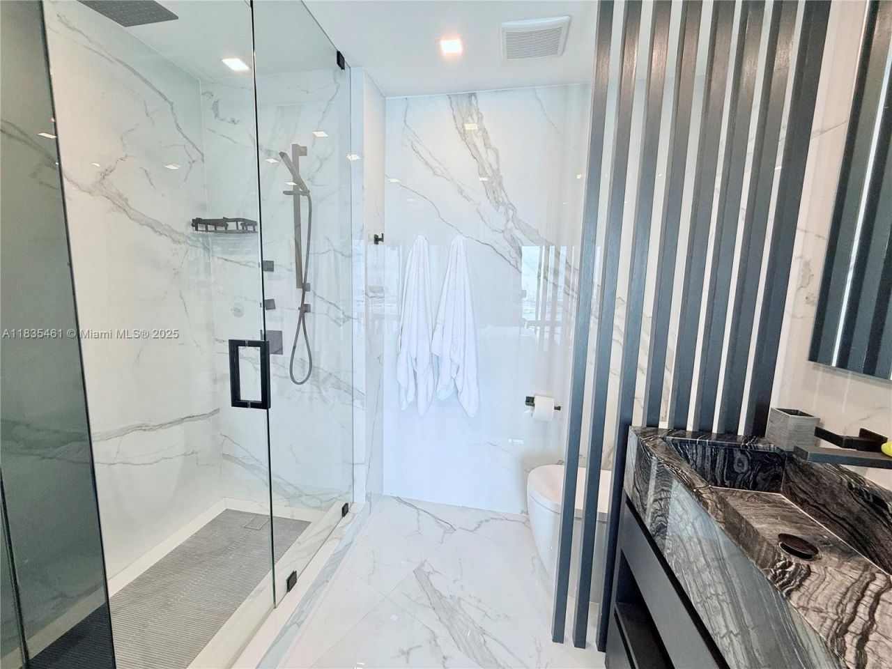 1000 S Pointe Dr, Unit 1706, Miami Beach, FL 33139 Photo