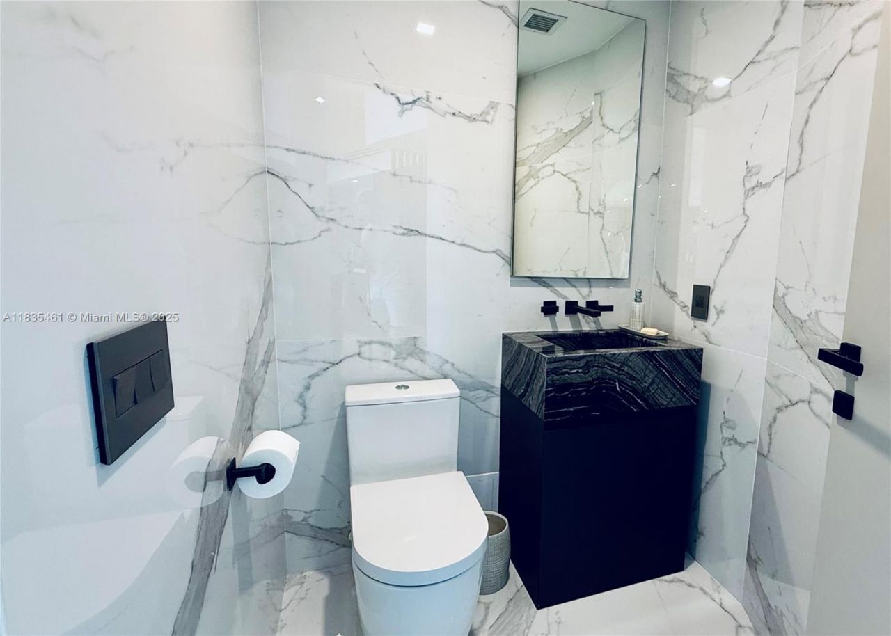 1000 S Pointe Dr, Unit 1706, Miami Beach, FL 33139 Photo