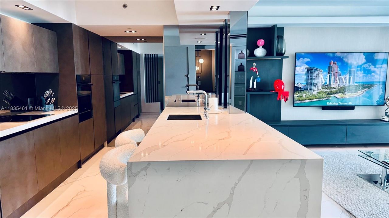 1000 S Pointe Dr, Unit 1706, Miami Beach, FL 33139 Photo