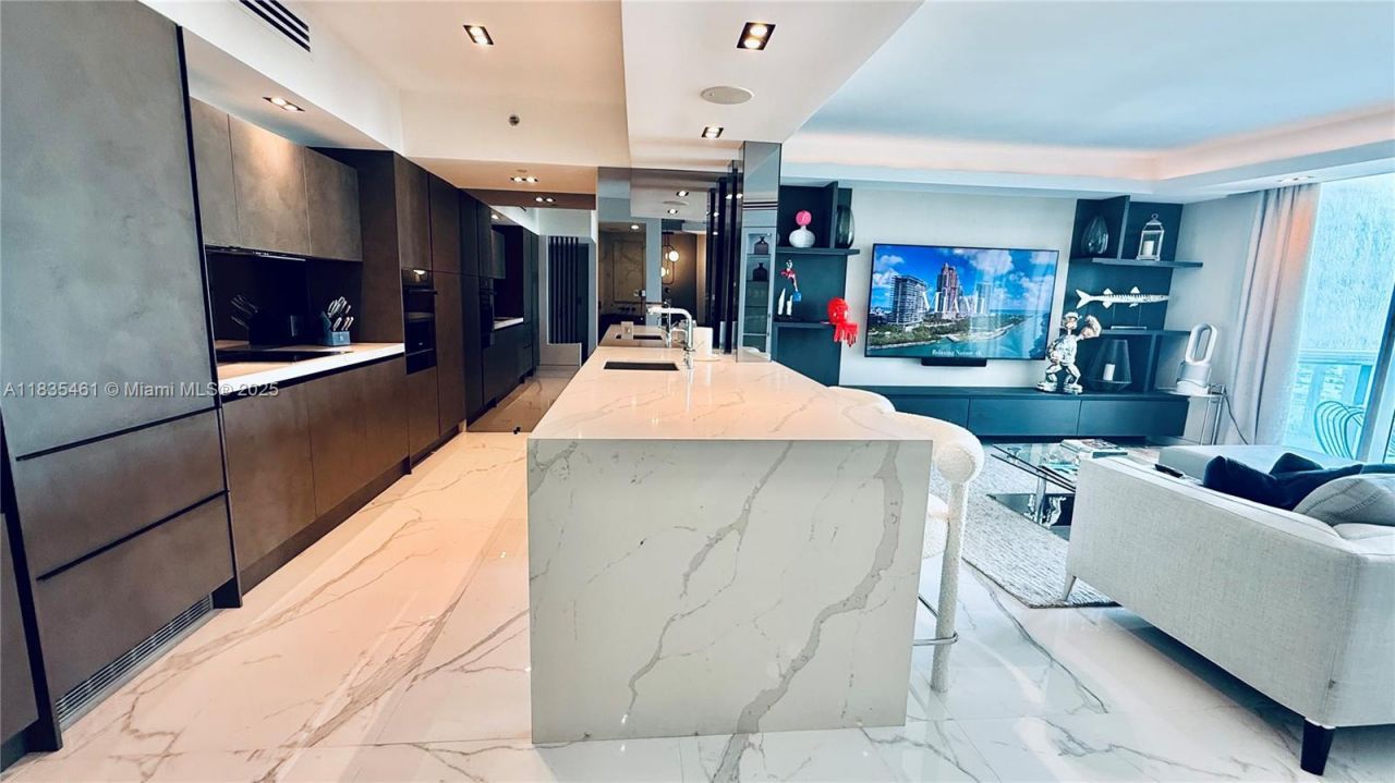 1000 S Pointe Dr, Unit 1706, Miami Beach, FL 33139 Photo