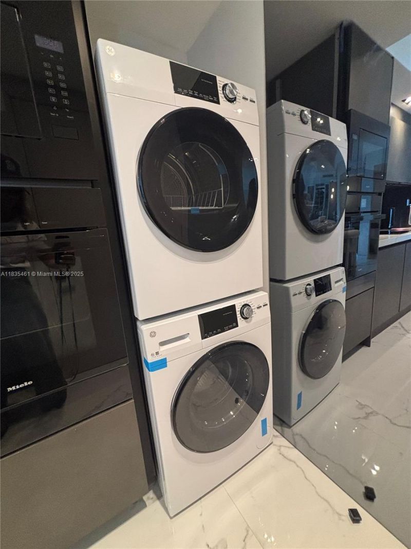 1000 S Pointe Dr, Unit 1706, Miami Beach, FL 33139 Photo