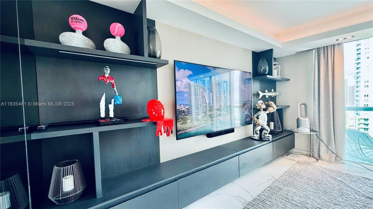 1000 S Pointe Dr, Unit 1706, Miami Beach, FL 33139 Photo