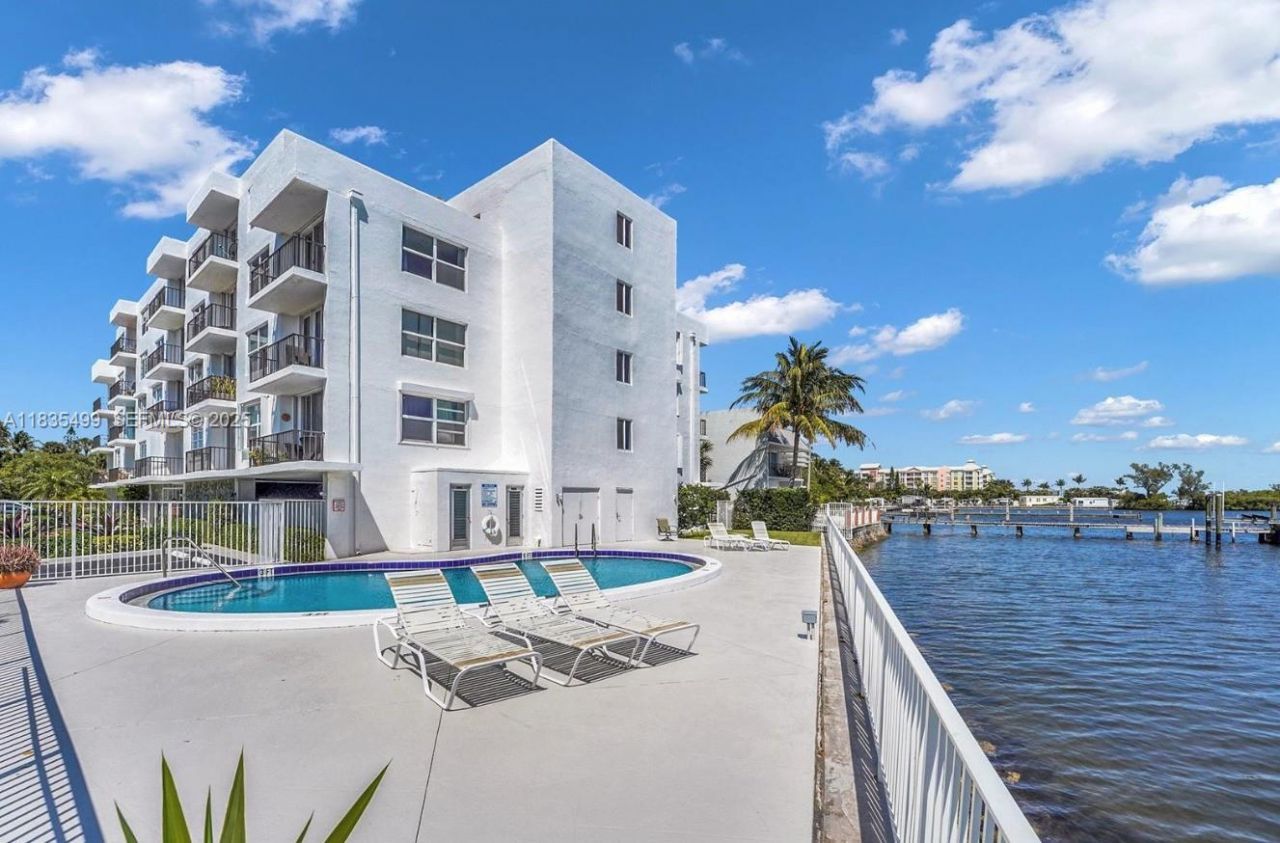 301 Croton Ave, Unit 203, Lantana, FL 33462 Photo