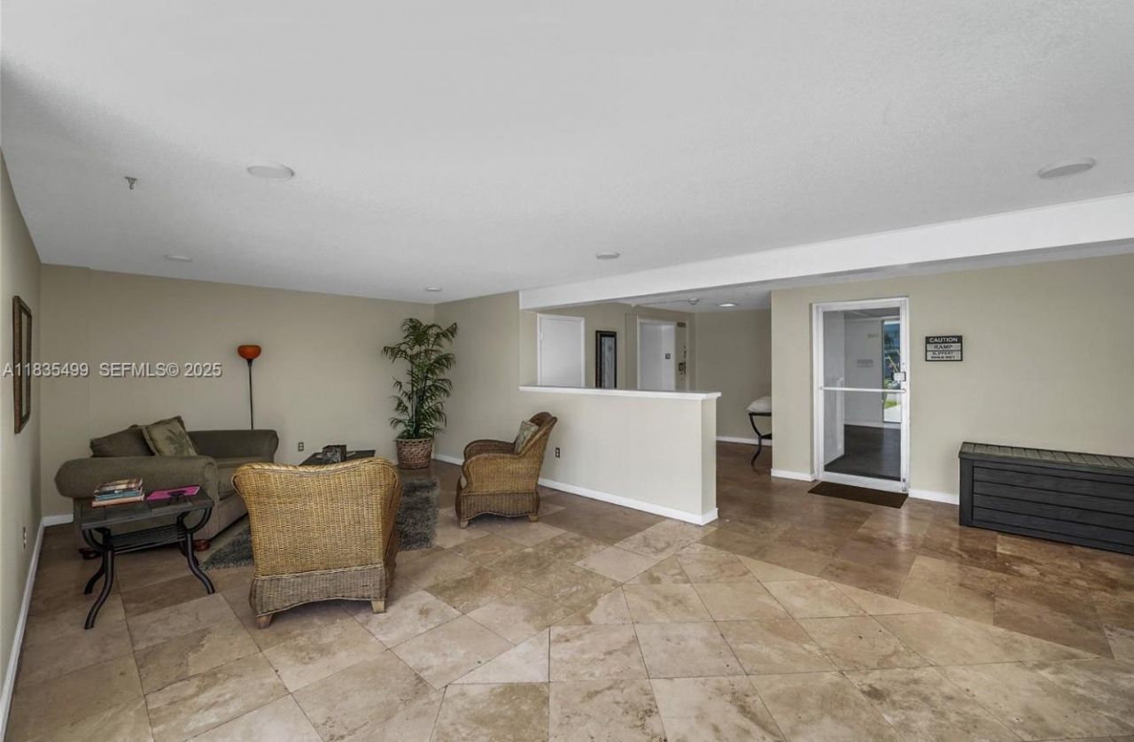 301 Croton Ave, Unit 203, Lantana, FL 33462 Photo