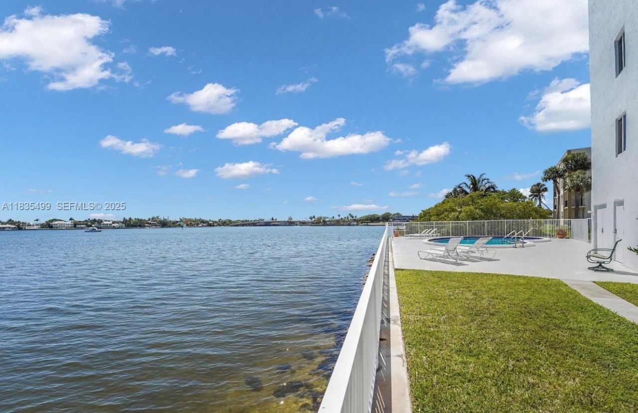 301 Croton Ave, Unit 203, Lantana, FL 33462 Photo
