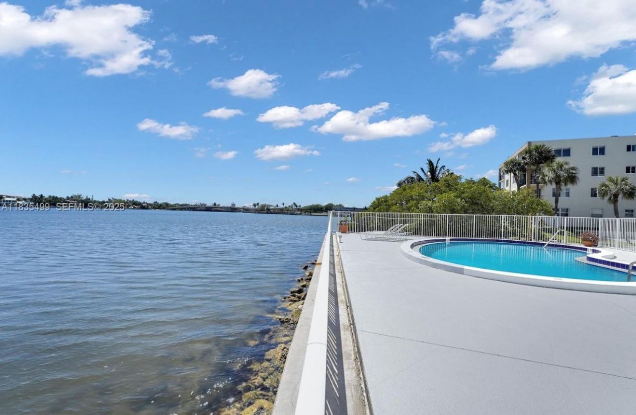 301 Croton Ave, Unit 203, Lantana, FL 33462 Photo