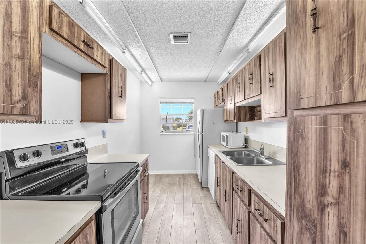 14529 Canalview Dr, Unit B, Delray Beach, FL 33484 Photo