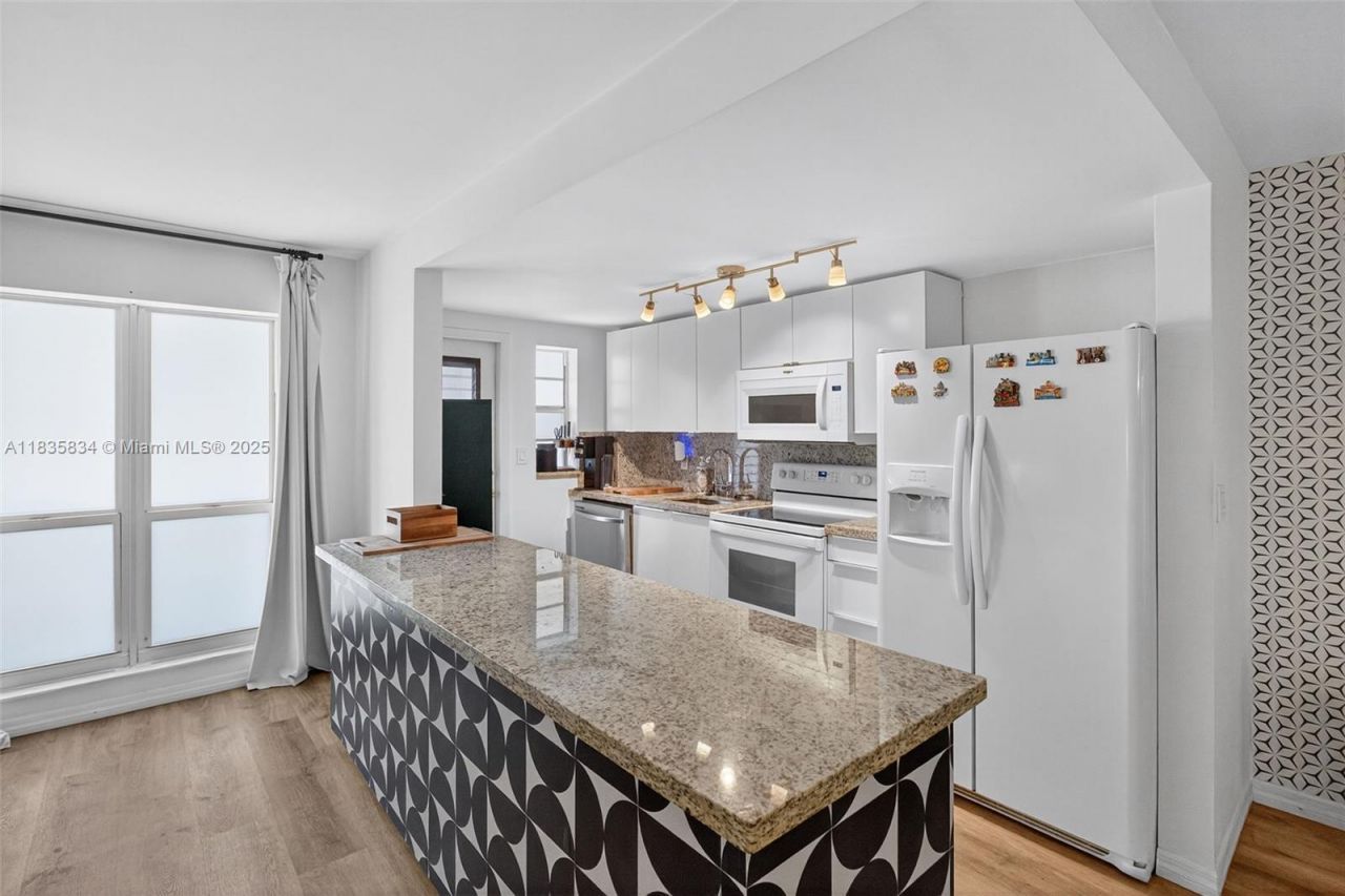 1340 Lincoln Rd, Unit 403, Miami Beach, FL 33139 Photo