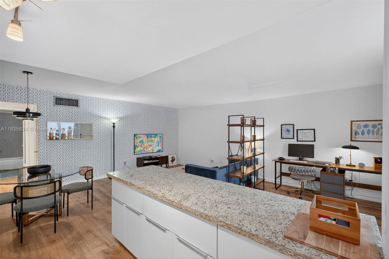 1340 Lincoln Rd, Unit 403, Miami Beach, FL 33139 Photo