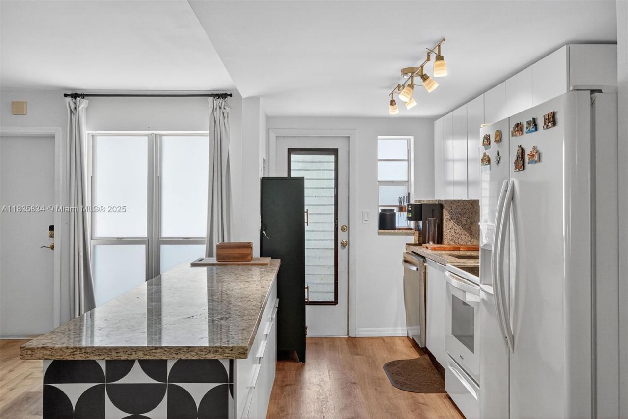 1340 Lincoln Rd, Unit 403, Miami Beach, FL 33139 Photo