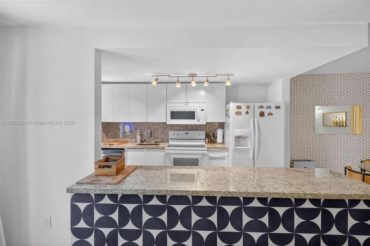 1340 Lincoln Rd, Unit 403, Miami Beach, FL 33139 Photo