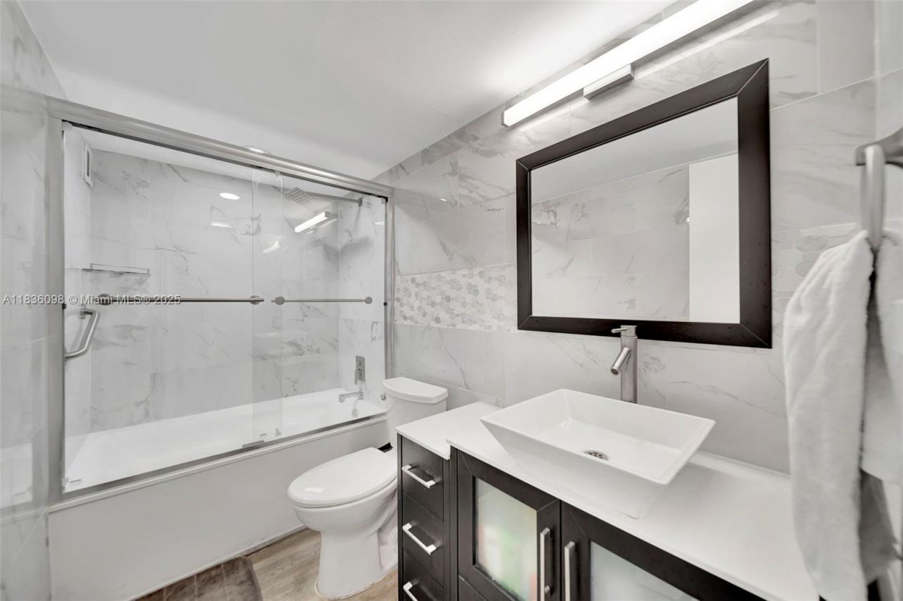 5005 Collins Ave, Unit 815, Miami Beach, FL 33140 Photo