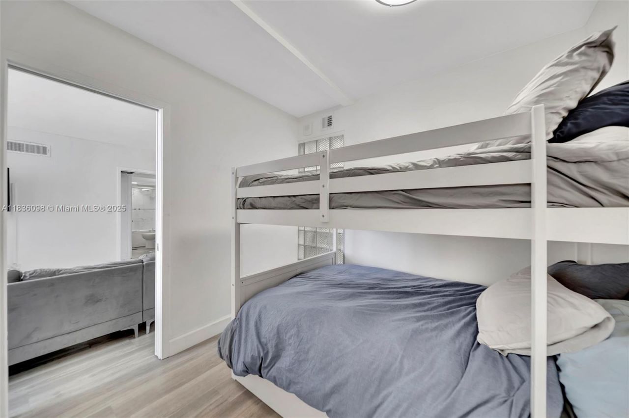 5005 Collins Ave, Unit 815, Miami Beach, FL 33140 Photo