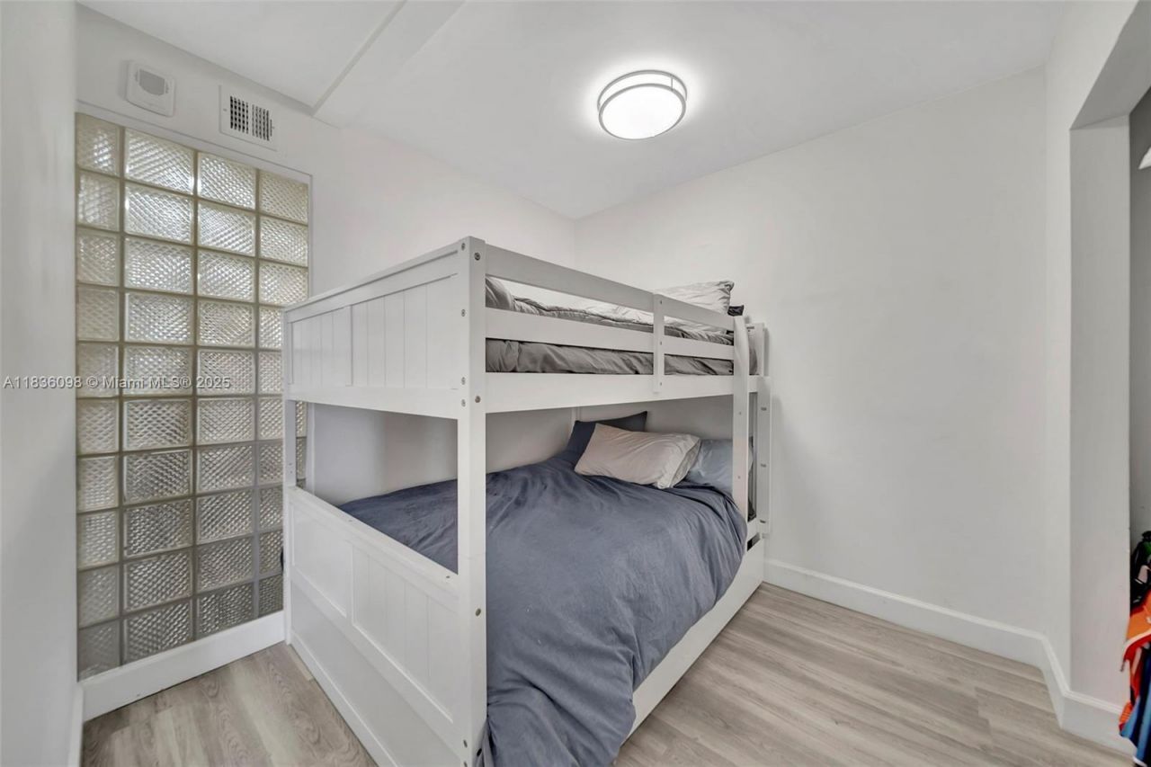 5005 Collins Ave, Unit 815, Miami Beach, FL 33140 Photo