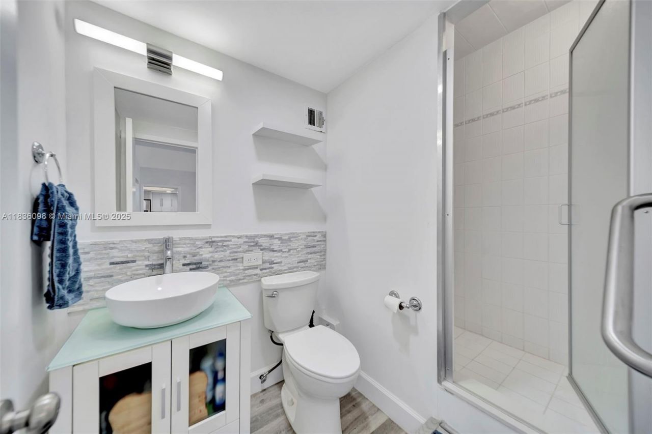 5005 Collins Ave, Unit 815, Miami Beach, FL 33140 Photo