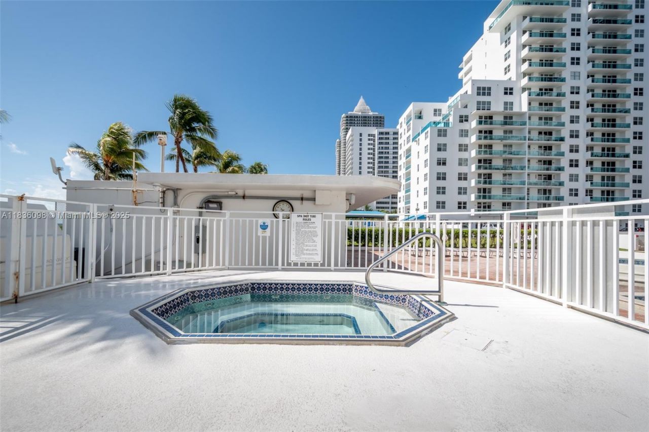 5005 Collins Ave, Unit 815, Miami Beach, FL 33140 Photo