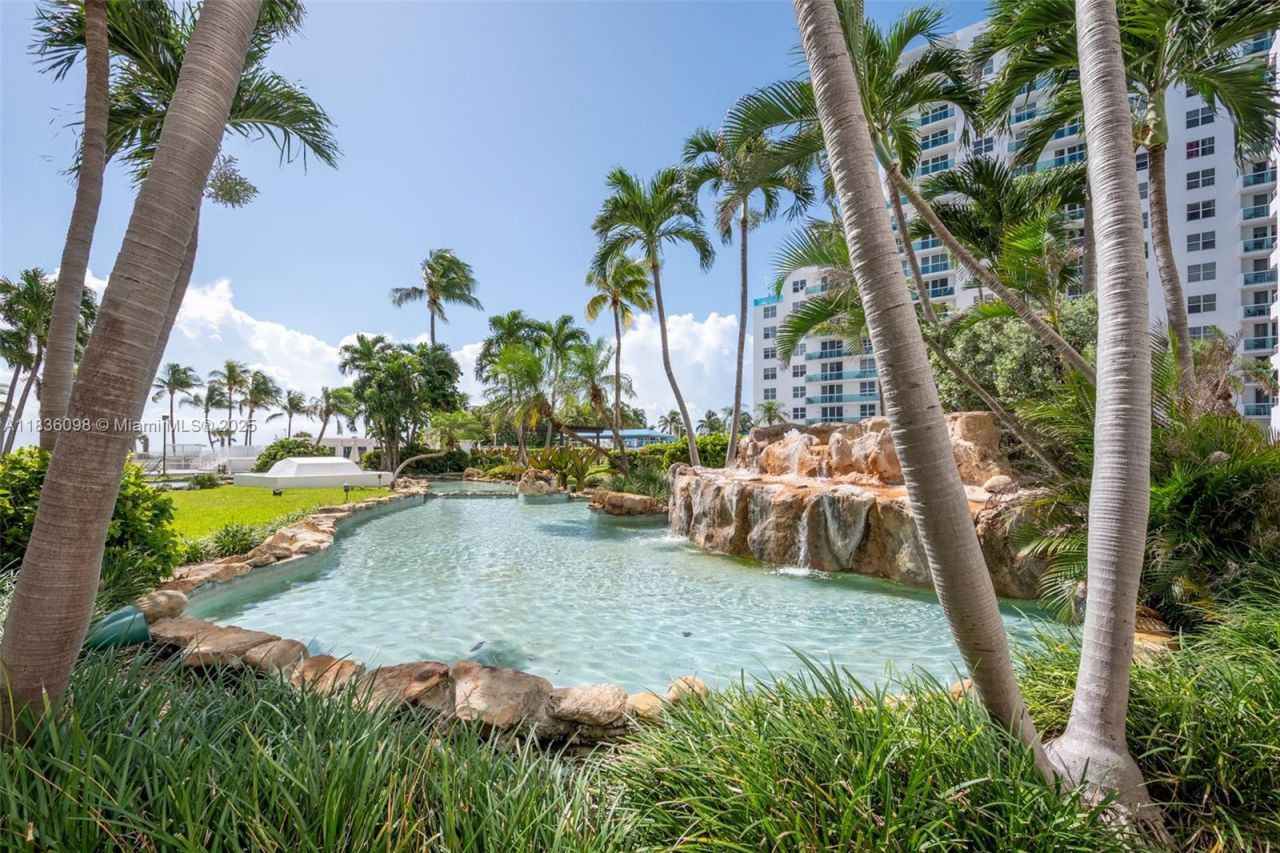 5005 Collins Ave, Unit 815, Miami Beach, FL 33140 Photo