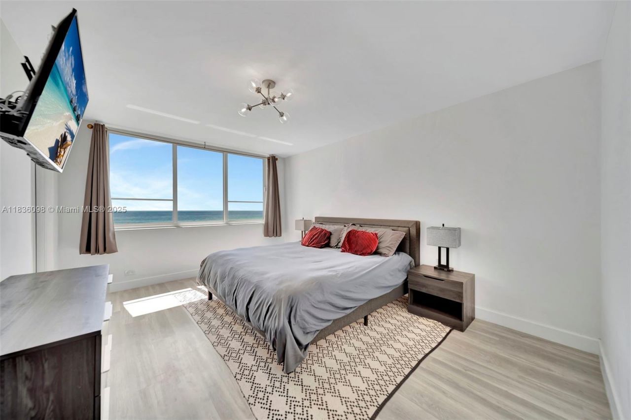 5005 Collins Ave, Unit 815, Miami Beach, FL 33140 Photo