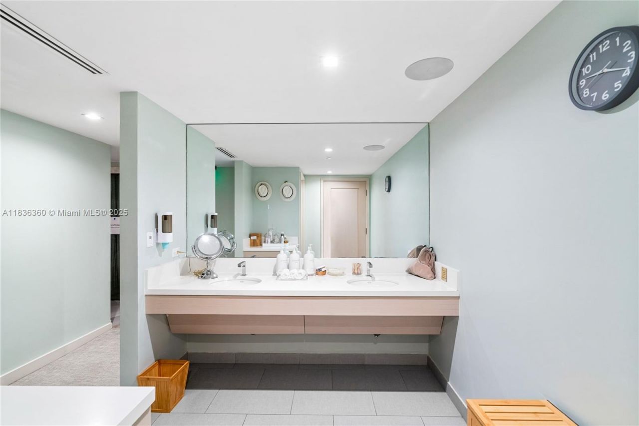 551 N Fort Lauderdale Beach Blvd, Unit R1909, Fort Lauderdale, FL 33304 Photo