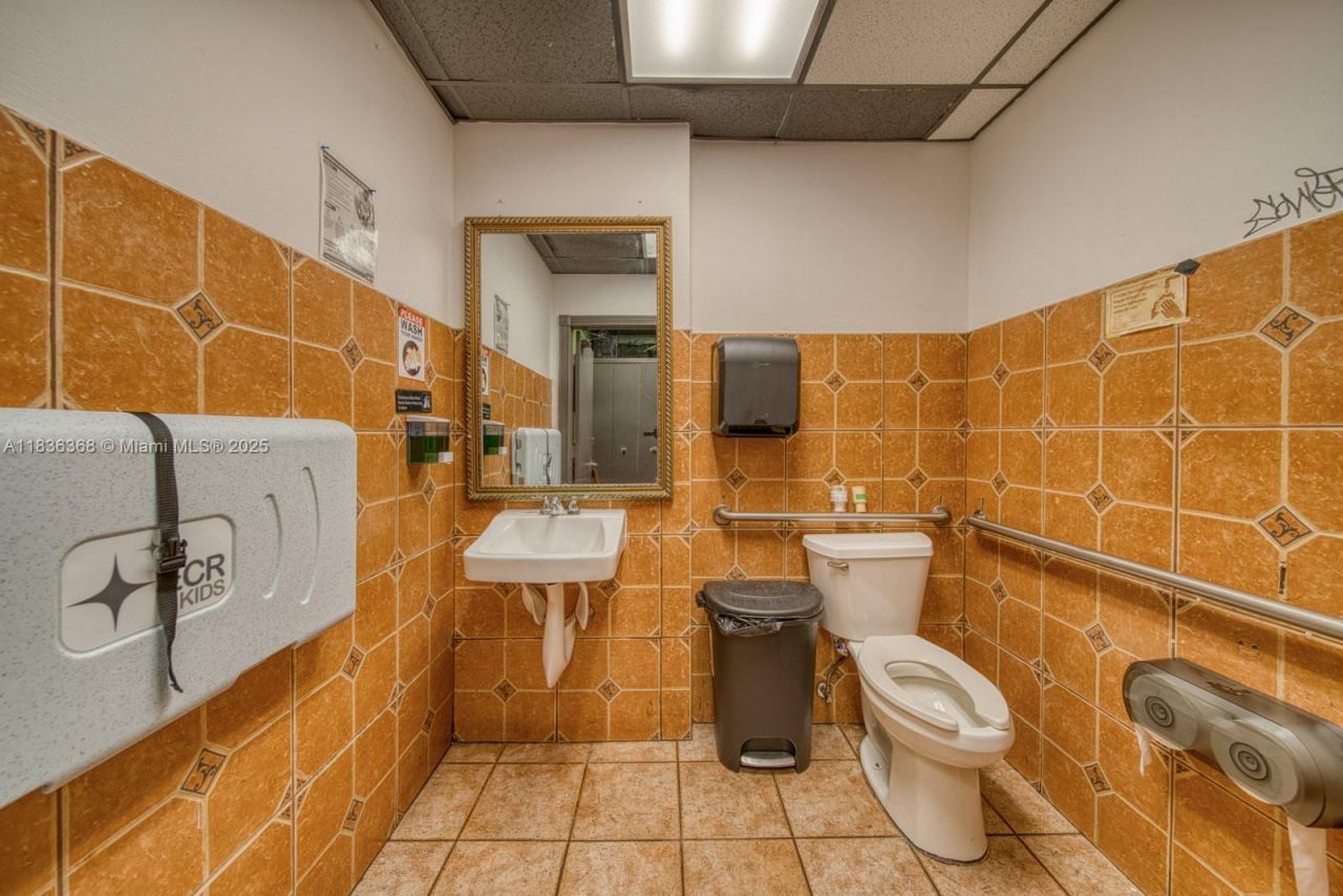 Mexican Restaurant For Sale In Sunny Isles Beach, Sunny Isles Beach, FL 33160 Photo