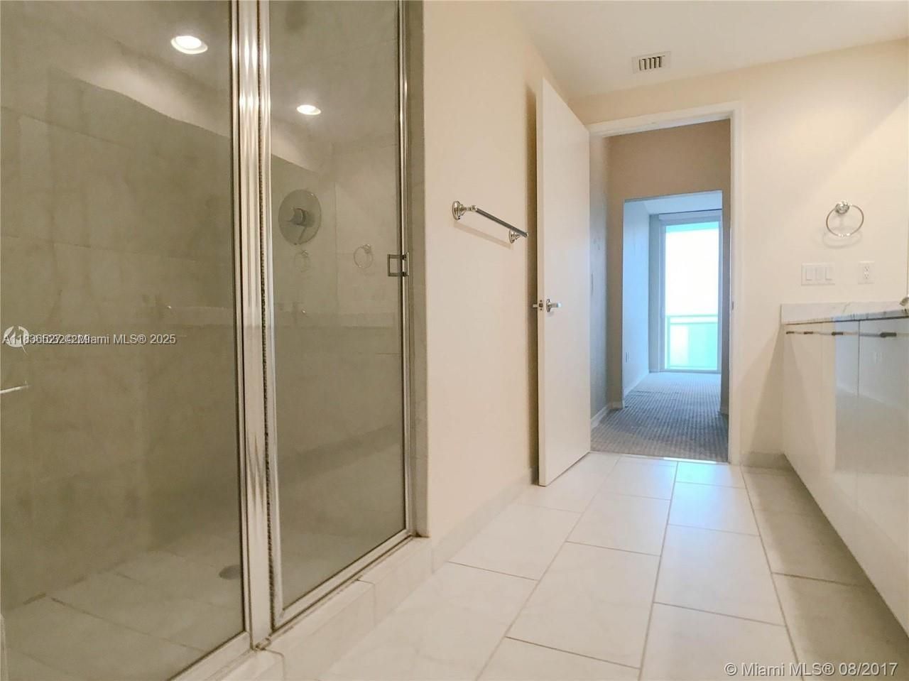 951 Brickell Ave, Unit 2405, Miami, FL 33131 Photo