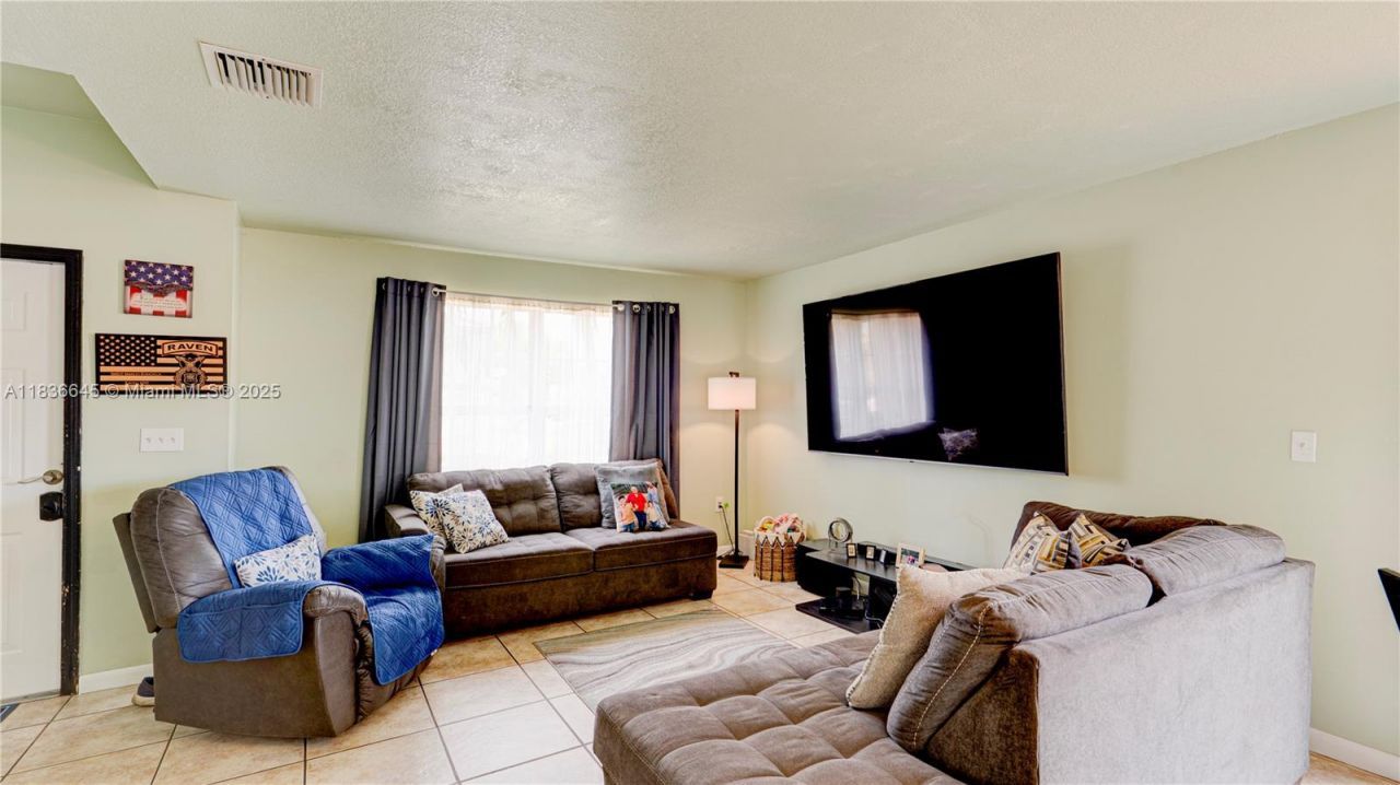 8740 SW 214th Ter, Cutler Bay, FL 33189 Photo