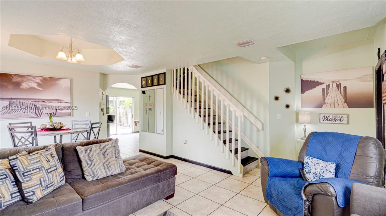 8740 SW 214th Ter, Cutler Bay, FL 33189 Photo